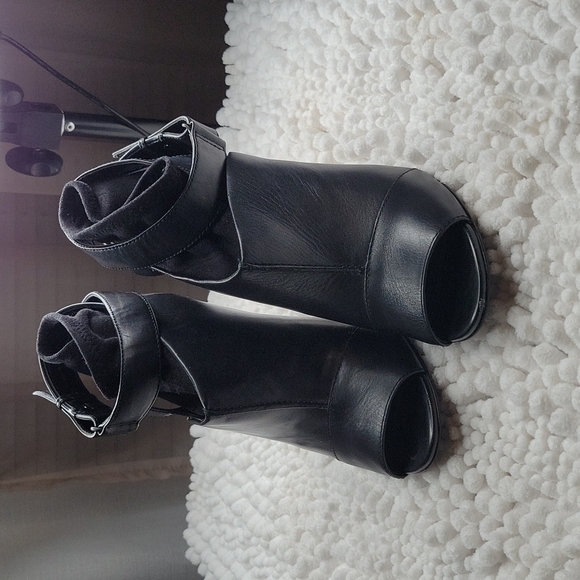 Used Rachel Roy - Picture 2 of 5